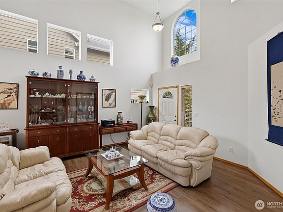 4th image of 5208 NE 8th Court