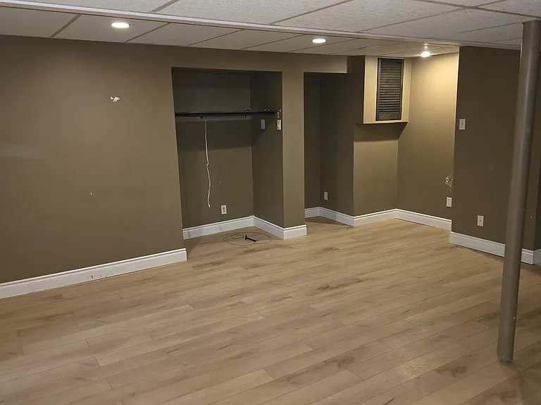1296 Valerie Cres W — Photo 19
