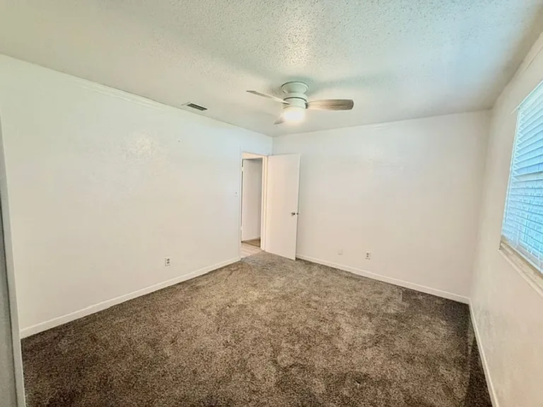 203 Hastings Ct — Photo 27