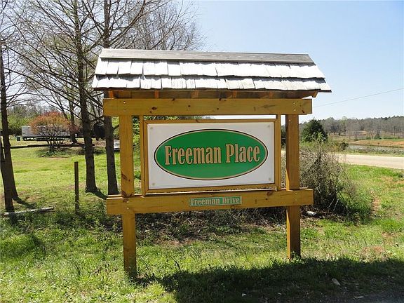 2nd image of 526 Freeman Dr