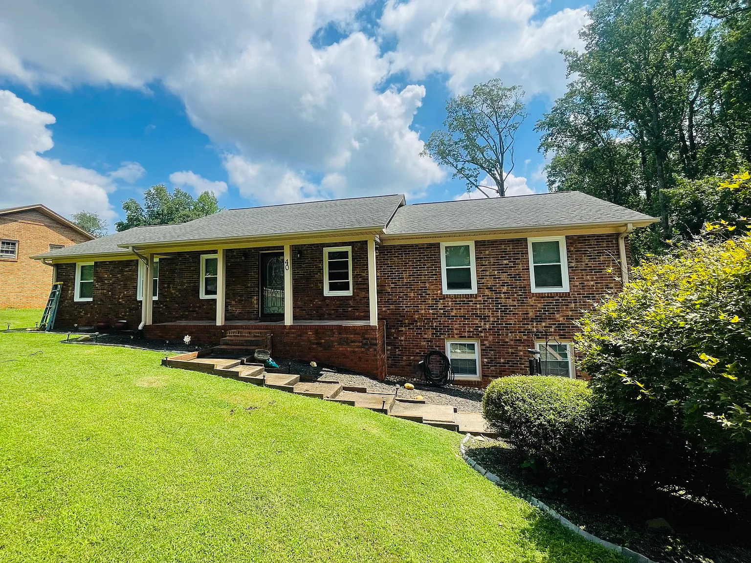 5 bed, 2864 sqft, $2,800 — Photo 1