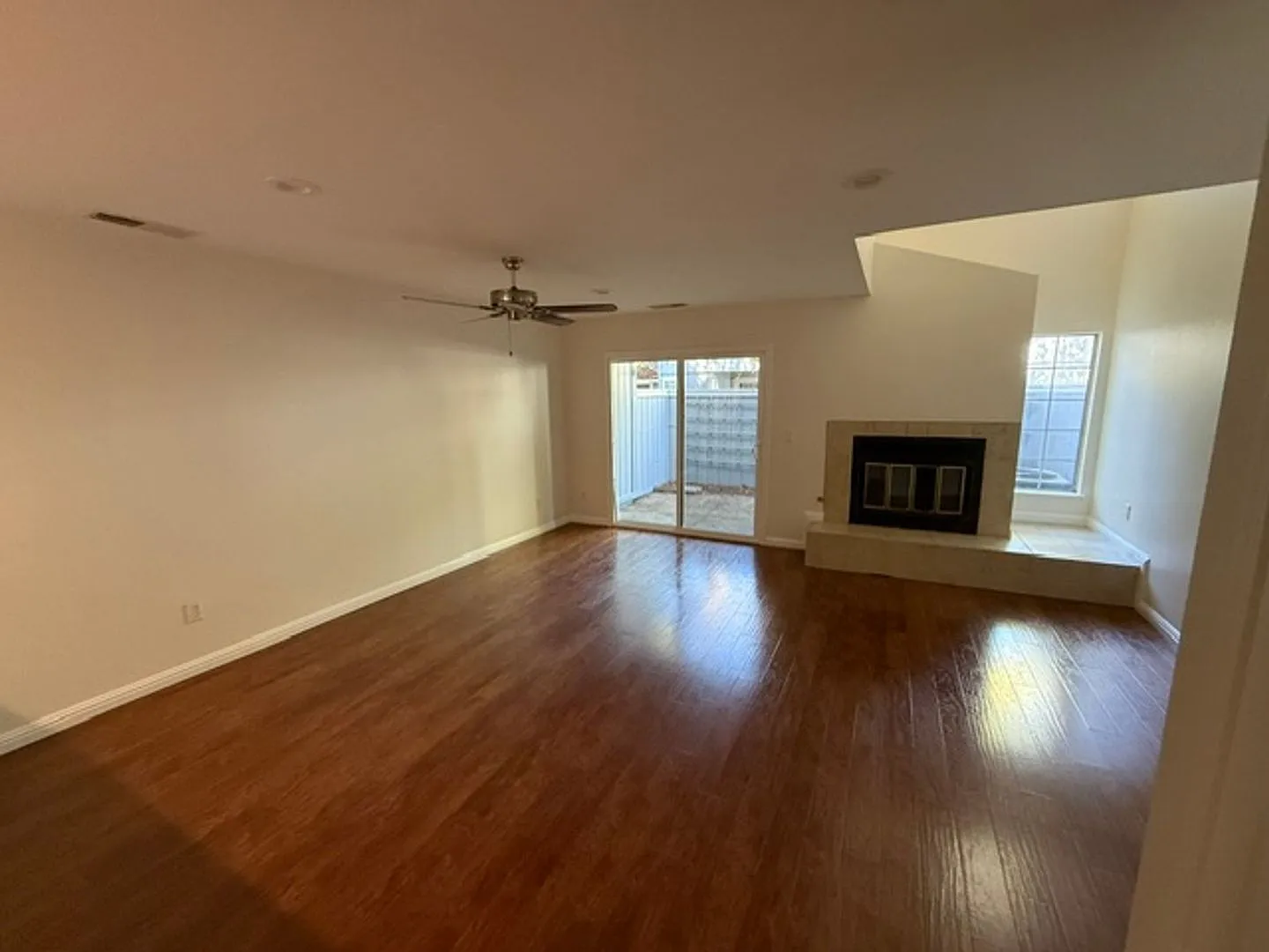 Charming 2BD/2.5BA Townhouse in Desirable Pleasanton Location! — Photo 2