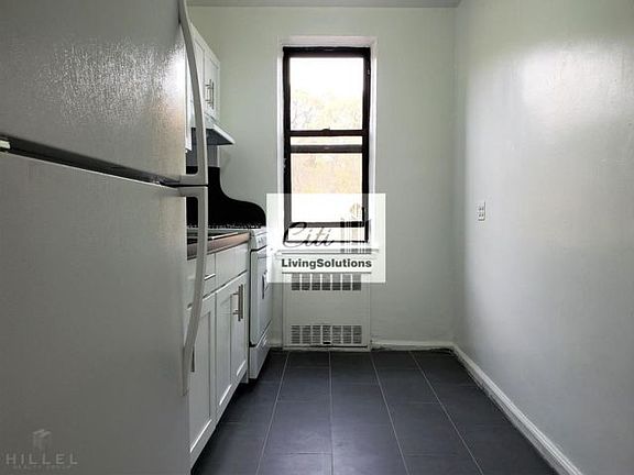 3rd image of 8620 Park Ln S APT 3A
