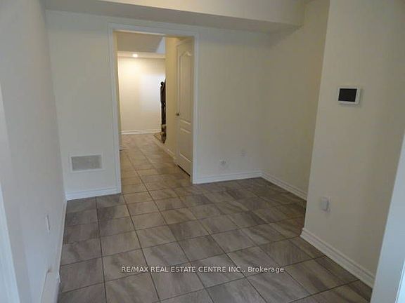 4th image of 1084 Silk St