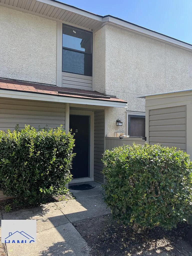 2 bed, 1.5 bath, 1088 sqft, $1,300 — Photo 1