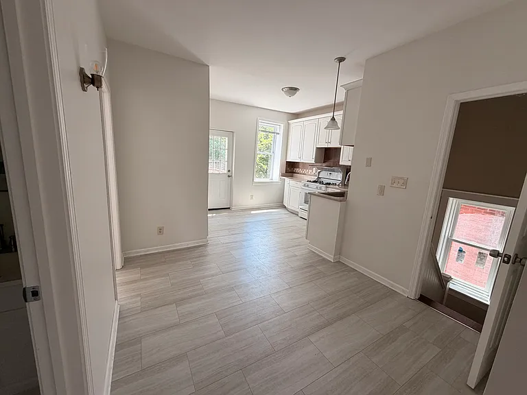 3850-3852 De Tonty St #3852A — Photo 10