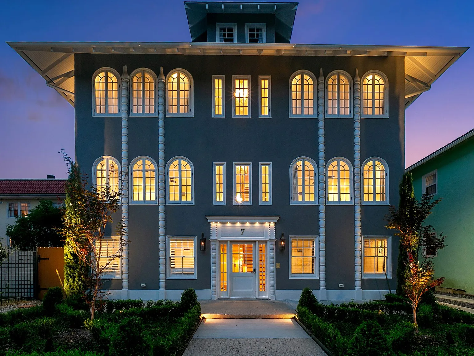 Must See, Experience Modern Luxury in a Beautifully Restored Historic Gem- 2 Bd /2 Ba — Photo 2