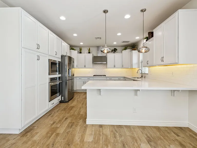 211 E Brinley Dr — Photo 13