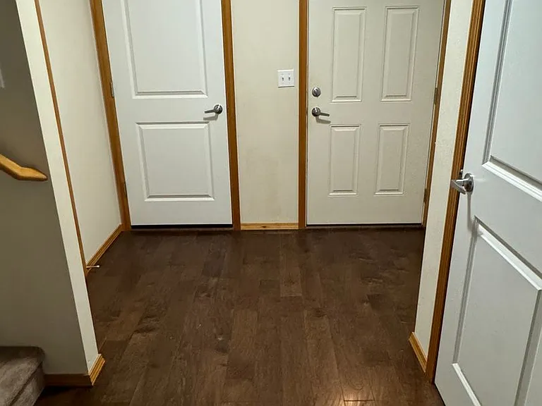 421 NE Ohenry Ct — Photo 2