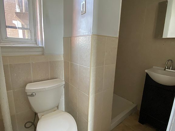 3rd image of 281 23rd St #10