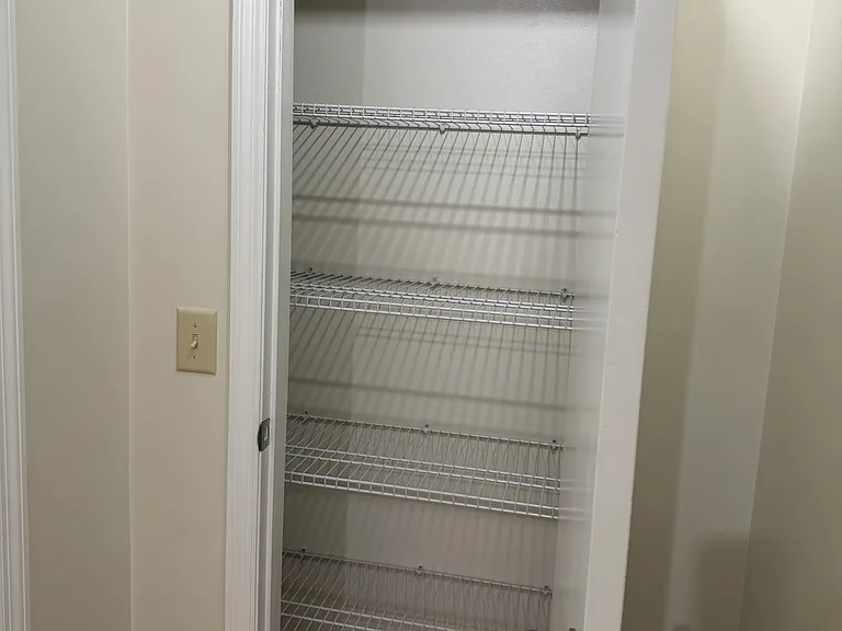 402 Skyline Dr — Photo 16
