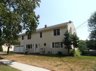 325 Quenby Pl, Stratford, CT 06614