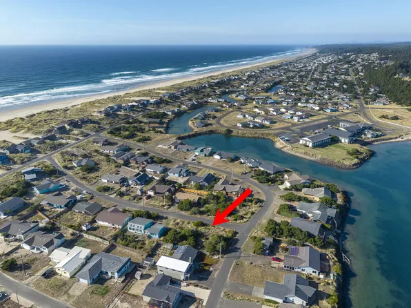 1901 NW Beachview Dr, Waldport, OR 97394