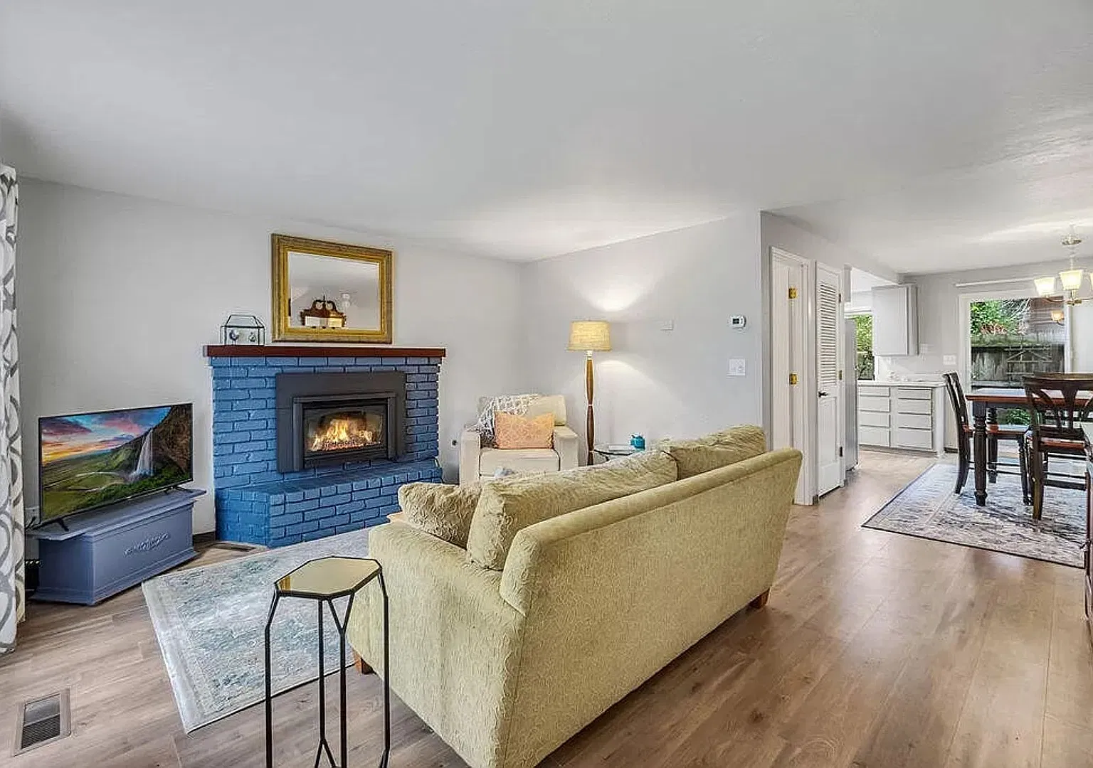 Updated, two bedroom townhouse in Central Ashland location | Available Late November — Photo 2