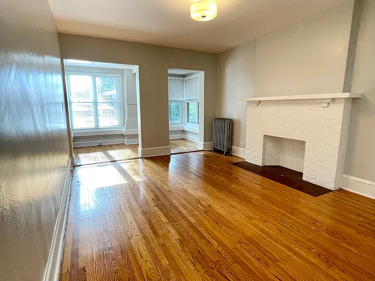 840 W Elmwood Ave #1 — Photo 6