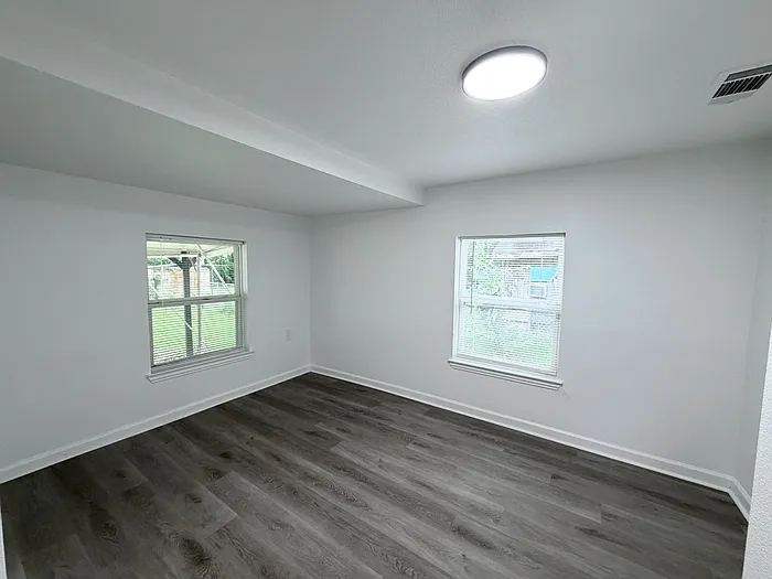 3 bed, 2.0 bath, 1050 sqft, $1,549 — Photo 4