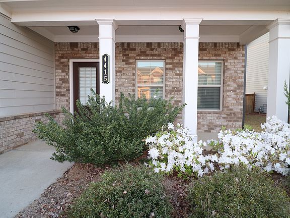 3rd image of 4415 Silver Oak Dr