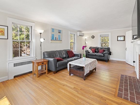 3rd image of 64 Gayland Rd