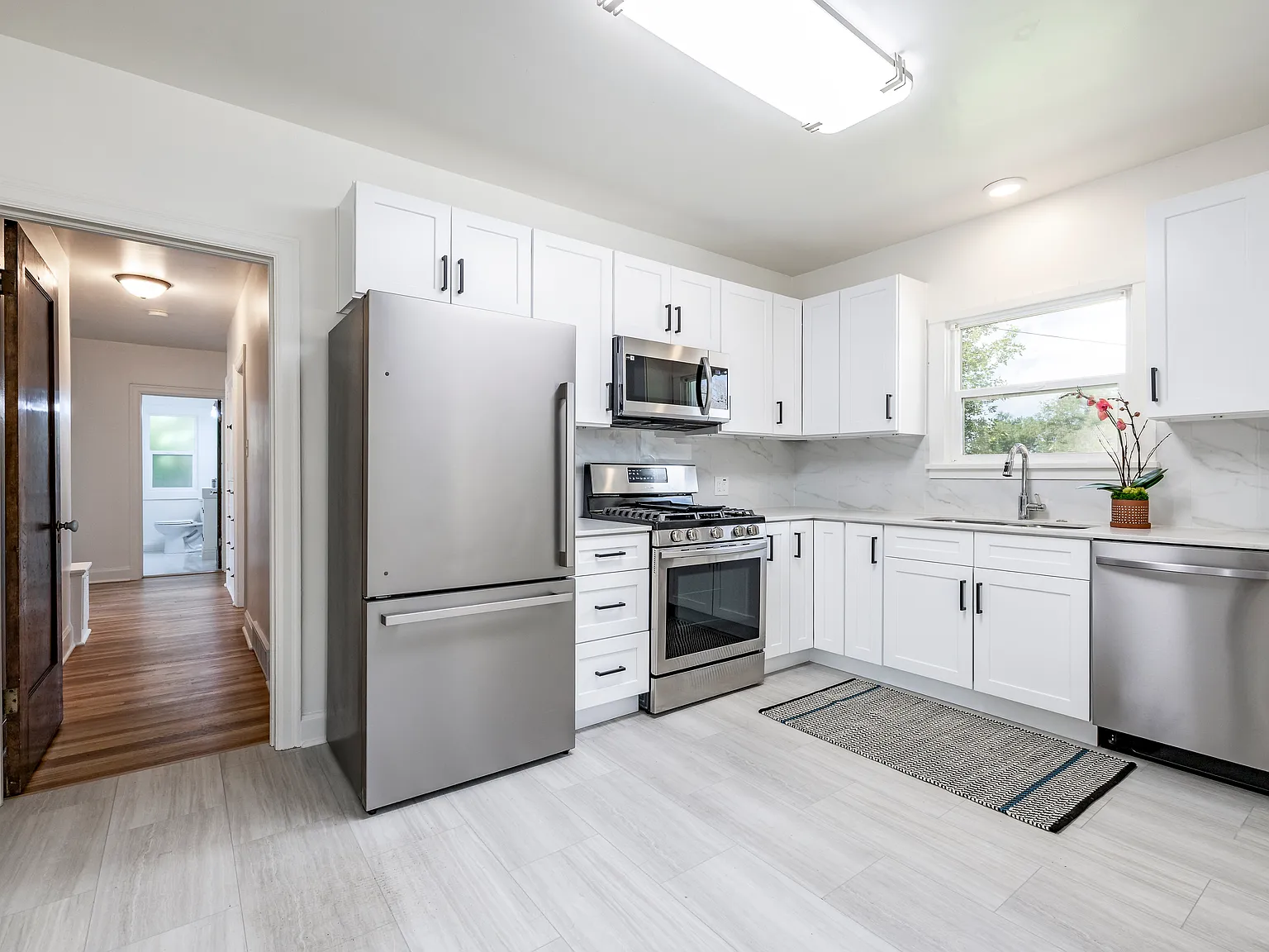 3 bed, 2521 sqft, $3,300 — Photo 1