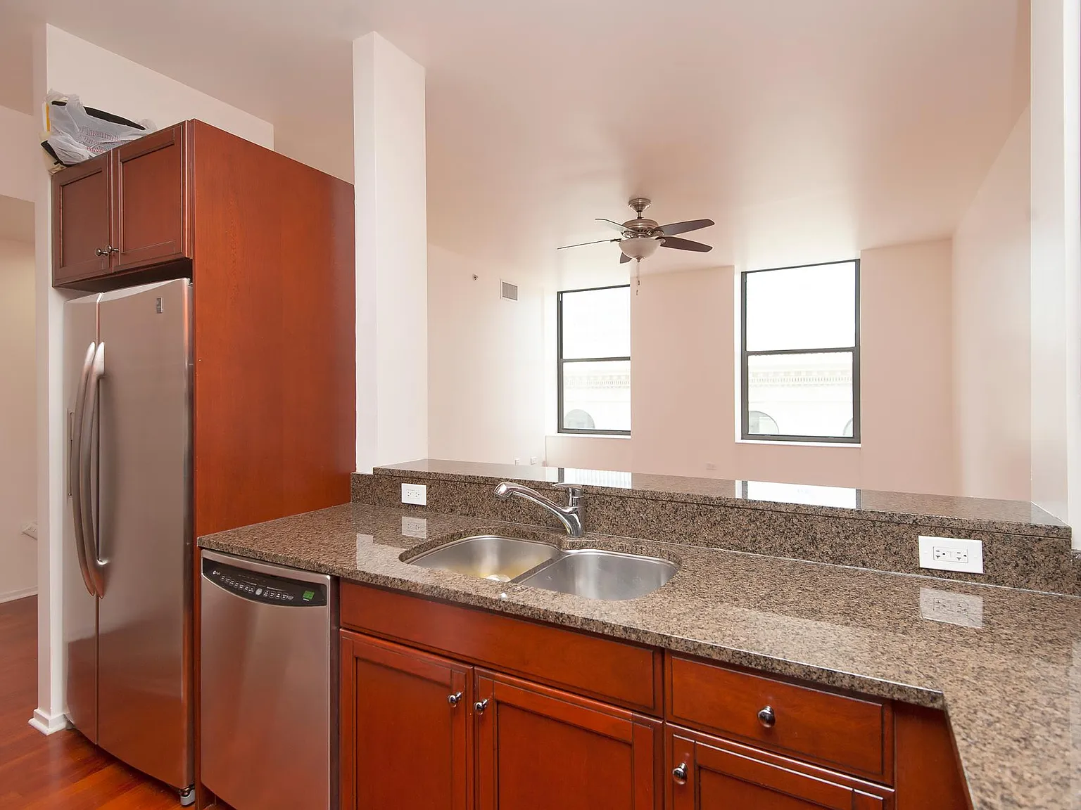 2 bed, 1270 sqft, $3,000 — Photo 2
