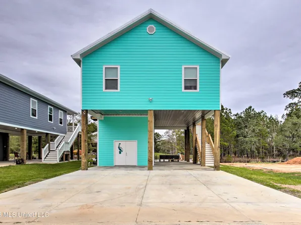 4082 Cardinal St, Bay Saint Louis, MS 39520