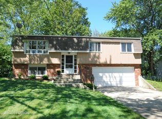 2000 Nottingham Ln, Wheaton, IL 60189