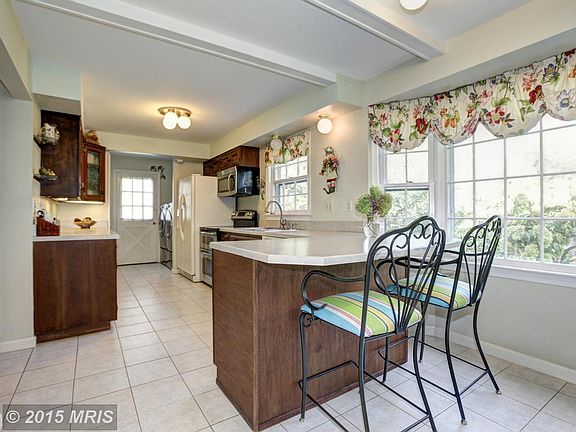 5th image of 6109 Tuckerman Ln