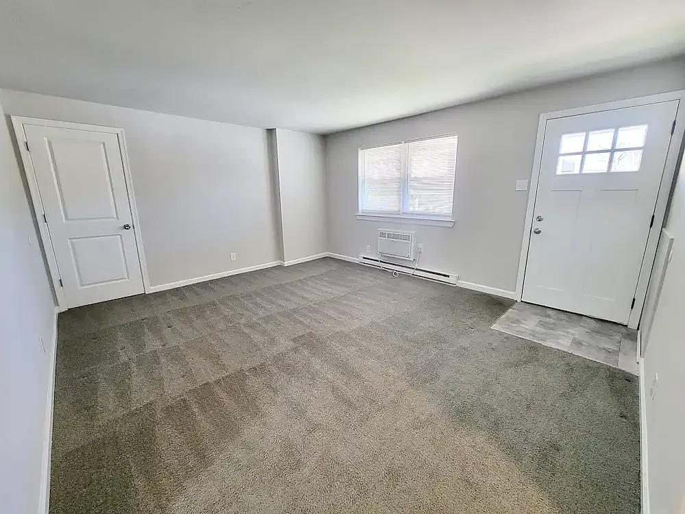 Lincoln Court Apartments — Photo 4