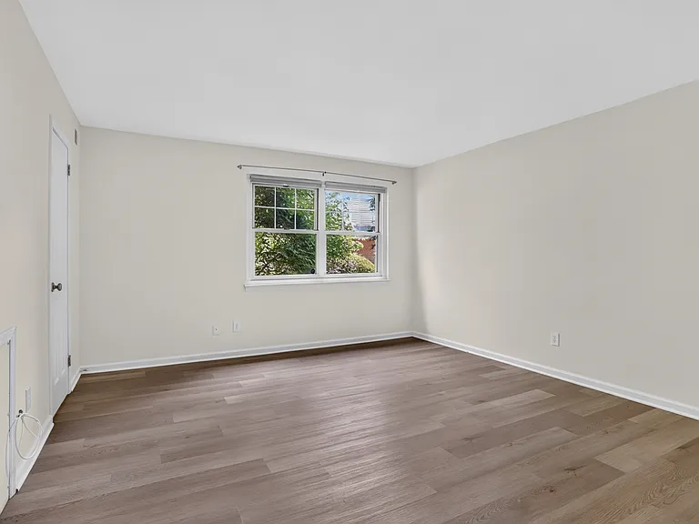 69 Ramsgate Ct — Photo 24