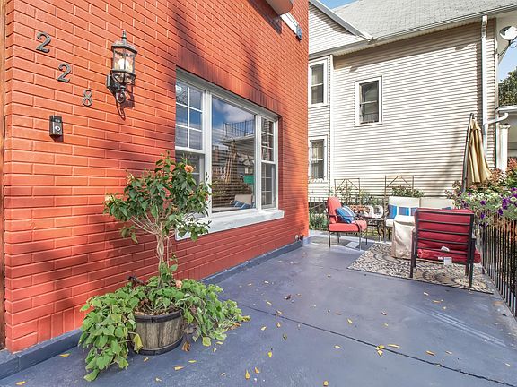 2nd image of 228 Jersey St APT 1