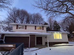 5570 Elm Hill Dr, Solon, OH 44139