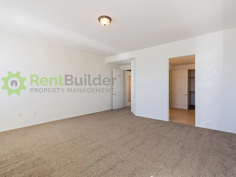 620 3rd St NE — Photo 11