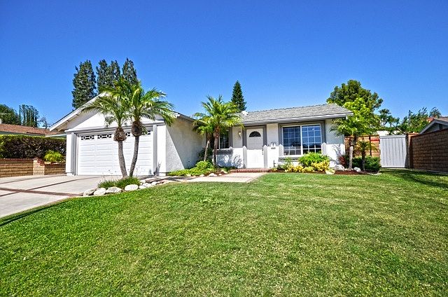 2nd image of 4620 Avenida Del Este