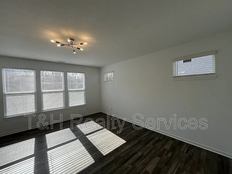 4801 Summerfield Dr — Photo 10