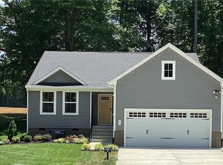 33 Highgate Dr, Hartfield, VA 23071