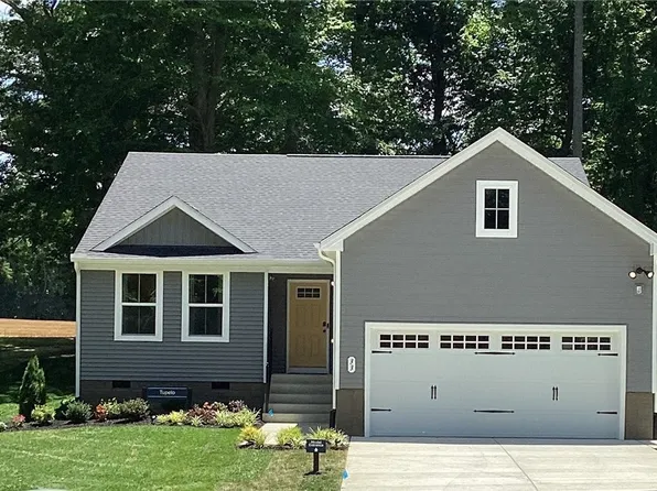 33 Highgate Dr, Hartfield, VA 23071