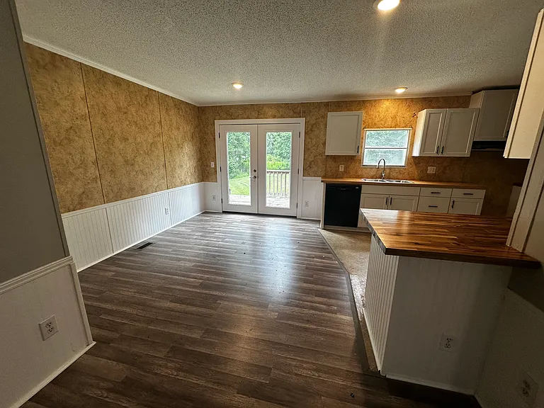 509 Green Swamp Rd — Photo 5