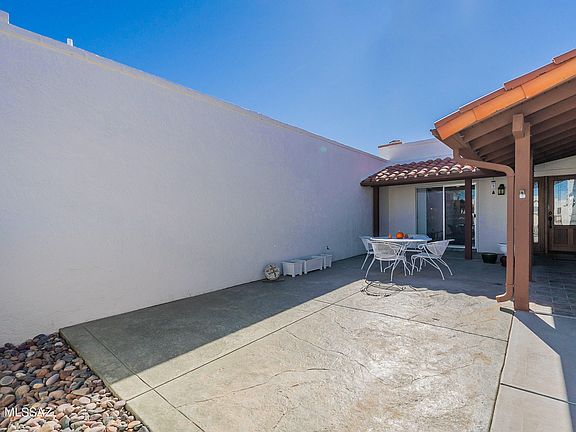 5th image of 246 E Paseo De Golf