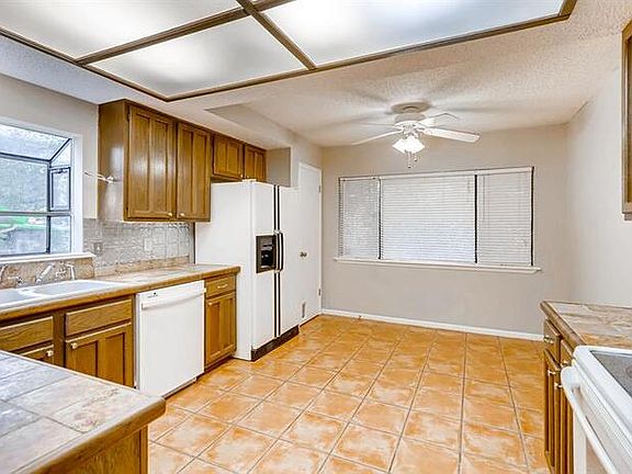 4th image of 16642 Willow Run St