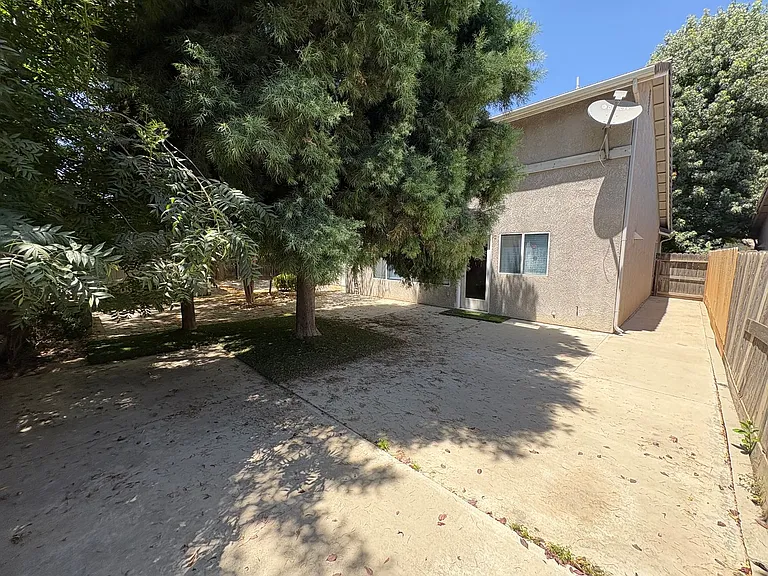 703 W Russell Ave — Photo 41