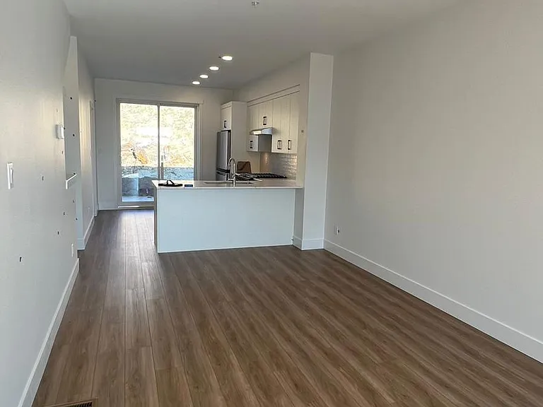 255 Caspian Dr — Photo 12