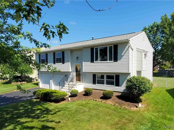 38 Tanglewood Dr, West Seneca, NY 14224