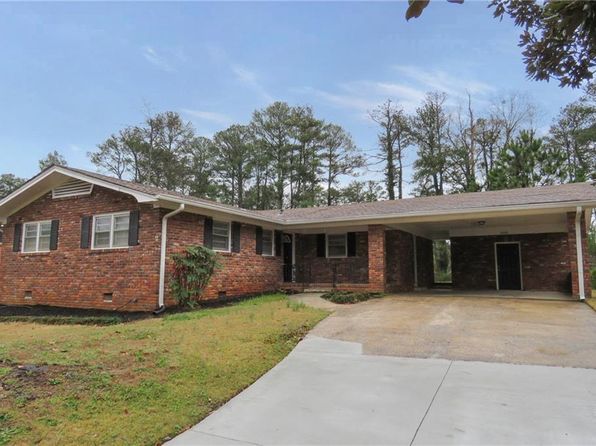 2630 Colonial Dr, College Park, GA 30337