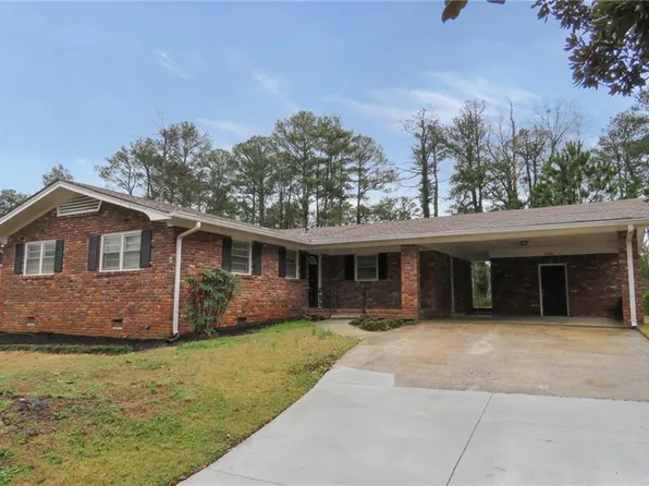 2630 Colonial Dr, College Park, GA 30337