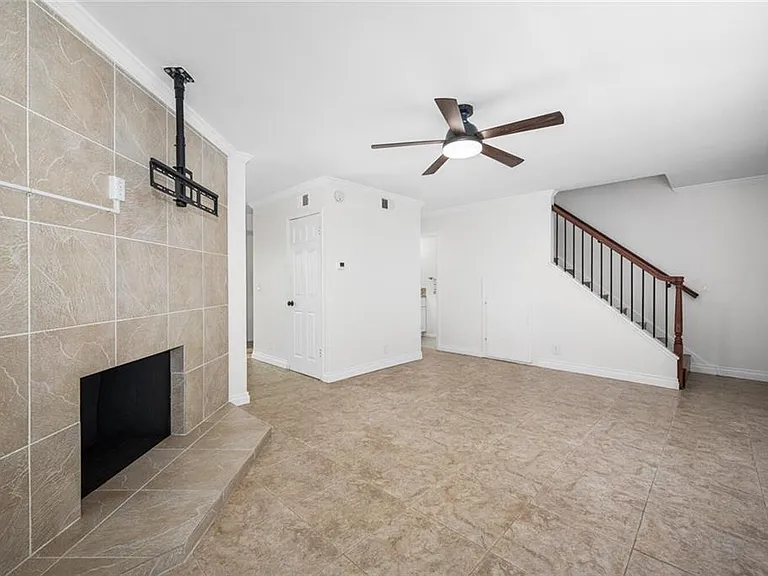 19880 Berkshire Ln — Photo 4