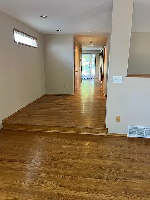 4 bed, 2.5 bath, 2400 sqft, $3,500 — Photo 3
