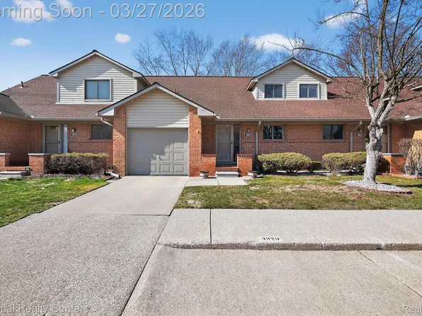 3920 Old Creek Rd, Troy, MI 48084