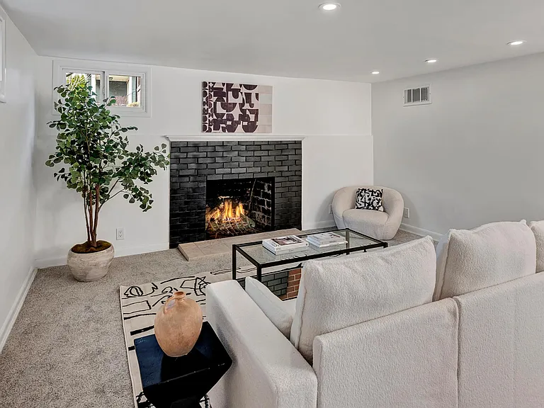 808 W Armour St — Photo 41