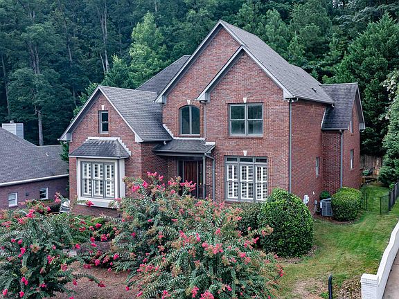 2nd image of 526 Bristol Ln
