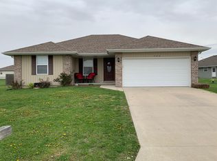 204 Dixie Ave, Clever, MO 65631